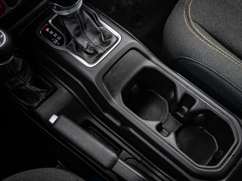 Used 2024 Jeep Wrangler Unlimited image 33