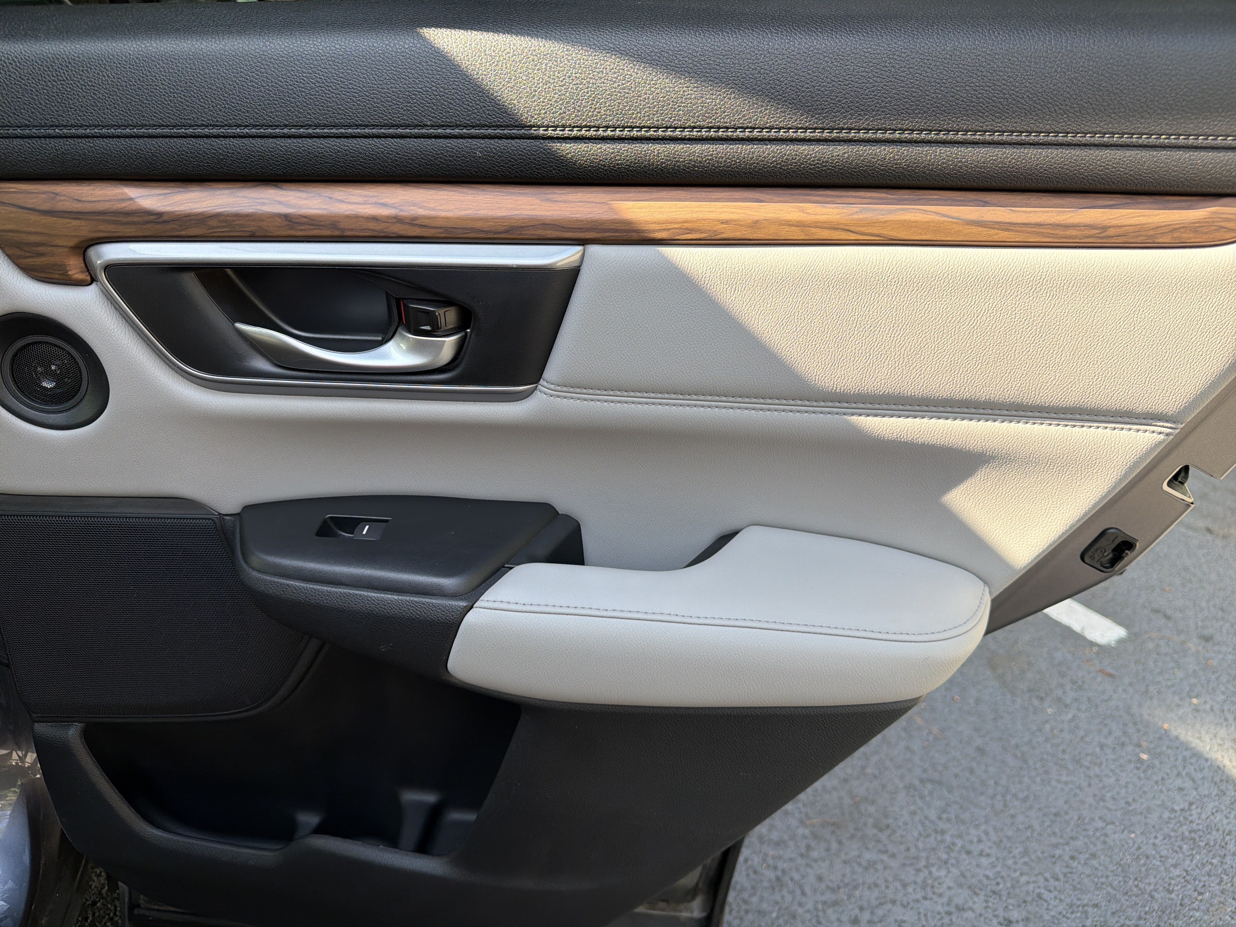 Used 2018 Honda CR-V Touring image 38