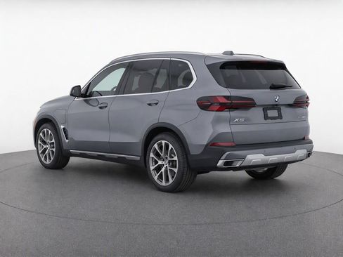 Certified 2026 BMW X5 sDrive40i RWD image 3