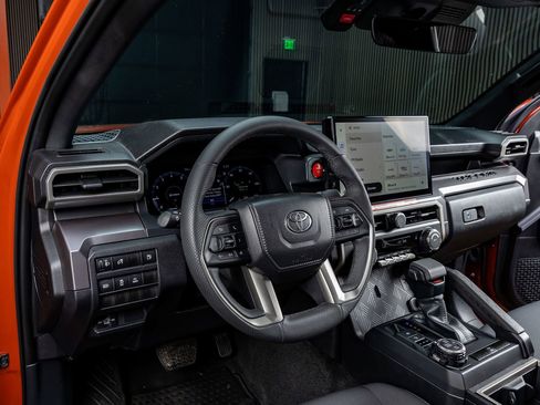 Used 2025 Toyota Tacoma TRD Off-Road image 17