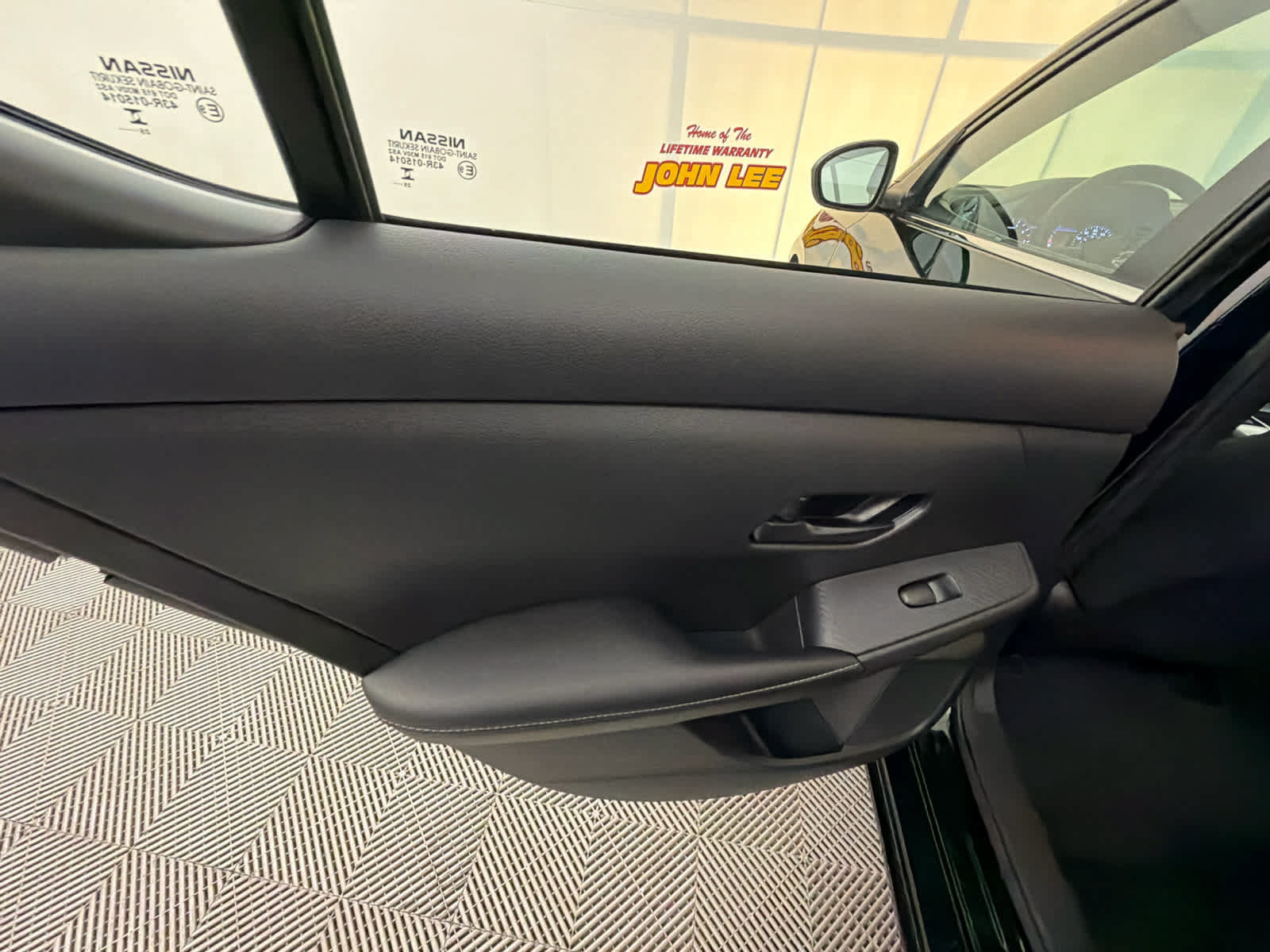 Used 2025 Nissan Sentra SV FWD image 21
