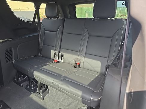 Used 2024 Chevrolet Suburban Premier AWD/4WD image 21
