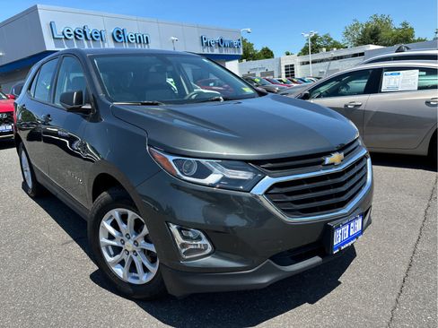 Used 2019 Chevrolet Equinox LS FWD image 2