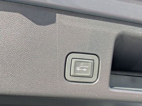 Certified 2025 Chevrolet Equinox EV LT image 19