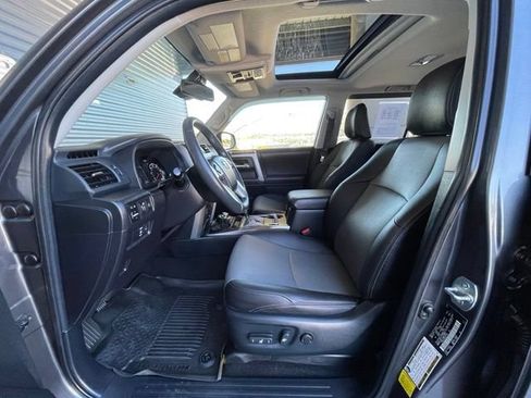 Used 2022 Toyota 4Runner SR5 Premium w/ Moonroof Package AWD/4WD image 8