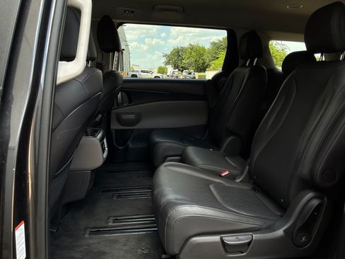 Used 2026 Kia Carnival FWD image 12
