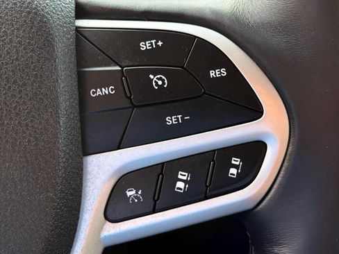 Used 2017 Jeep Cherokee Trailhawk AWD/4WD image 21