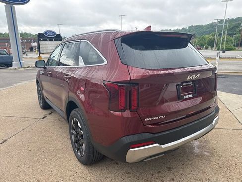 Used 2025 Kia Sorento S image 5