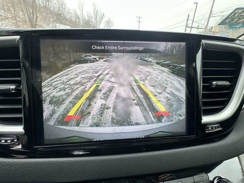 Used 2024 Chrysler Pacifica Touring-L FWD image 26