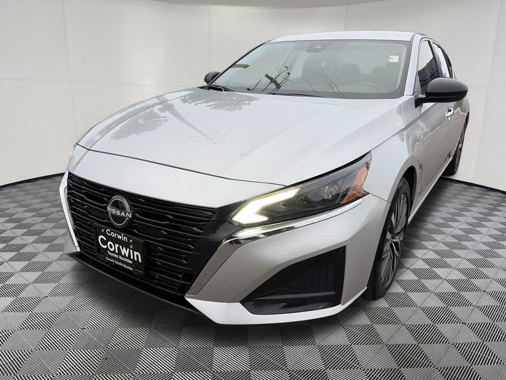 Used 2024 Nissan Altima 2.5 SV FWD image 3