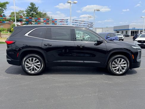 Used 2025 Buick Enclave Preferred FWD image 4