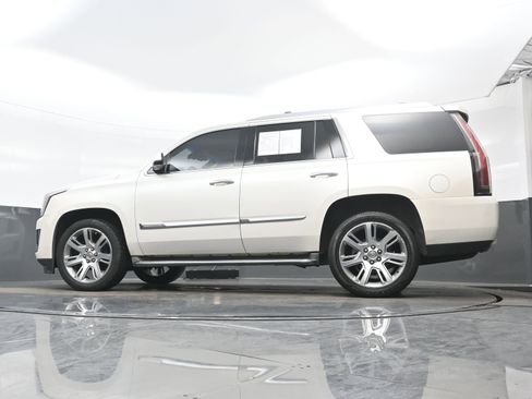 Used 2015 Cadillac Escalade Luxury image 24