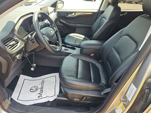 Certified 2022 Ford Escape Titanium w/ Class II Trailer Tow Package image 19