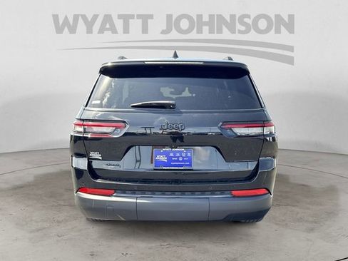 Used 2023 Jeep Grand Cherokee L Laredo image 4
