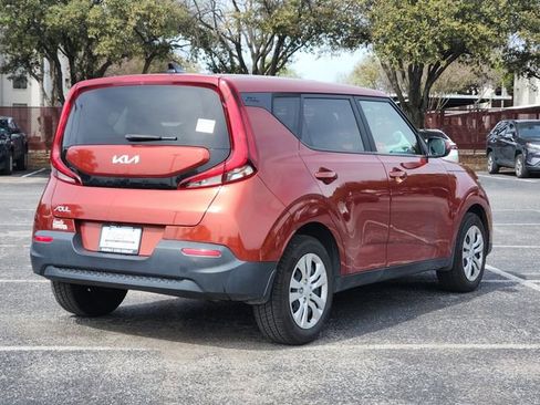 Used 2022 Kia Soul LX image 4
