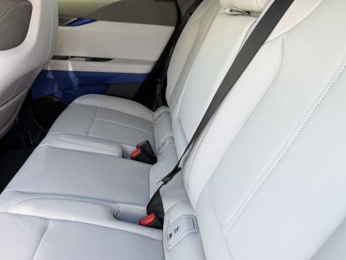 New 2026 Cadillac Optiq Luxury 2 image 16