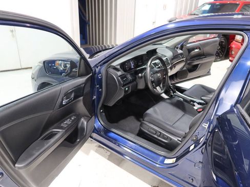 Used 2015 Honda Accord Sport image 18