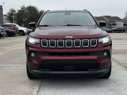 Used 2022 Jeep Compass Latitude image 3