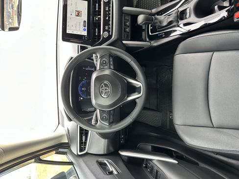 Used 2025 Toyota Corolla Cross XLE w/ Convenience Package image 38