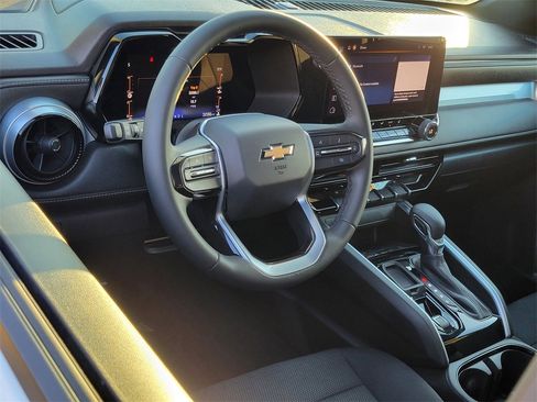 Used 2023 Chevrolet Colorado LT w/ LT Convenience Package II image 3