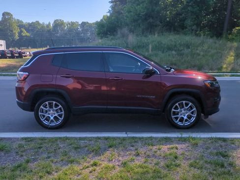 Used 2022 Jeep Compass Latitude AWD/4WD image 14