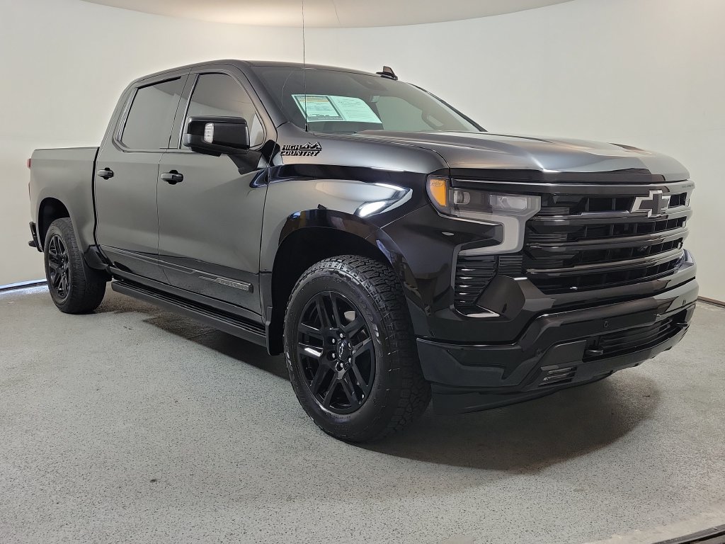 Used 2025 Chevrolet Silverado 1500 High Country w/ Midnight Edition AWD/4WD image 1