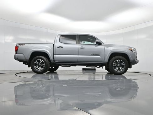 Used 2018 Toyota Tacoma TRD Sport w/ Technology Package image 38
