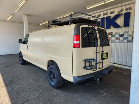 Used 2005 Chevrolet Express 2500 Extended RWD image 5