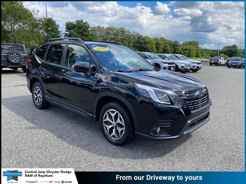 Used 2022 Subaru Forester Premium image 1