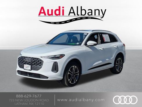 Certified 2025 Audi Q5 Premium w/ Convenience Package image 1