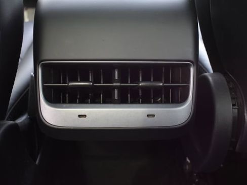 Used 2022 Tesla Model Y Long Range AWD/4WD image 33