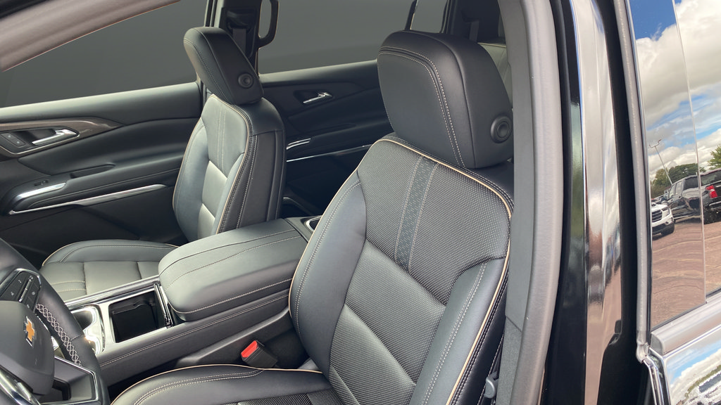 Used 2026 Chevrolet Traverse High Country w/ LPO, Floor Liner Package AWD/4WD image 3