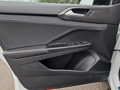 New 2026 Volkswagen Taos SE FWD image 11