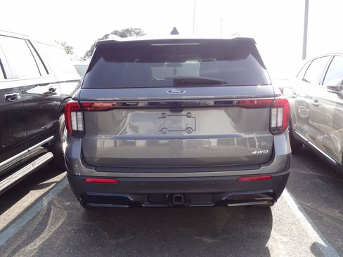 Used 2025 Ford Explorer ST-Line image 3