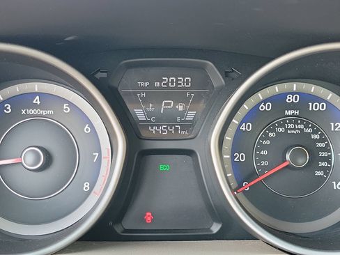 Used 2014 Hyundai Elantra Limited w/ Option Group 03 FWD image 28