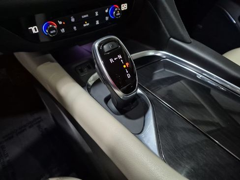 Used 2019 Buick Enclave Premium AWD/4WD image 16