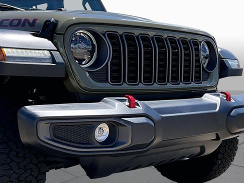 Used 2025 Jeep Wrangler Unlimited Rubicon w/ Convenience Group AWD/4WD image 30