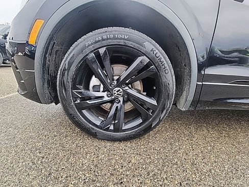 Certified 2024 Volkswagen Tiguan SE R-Line image 24