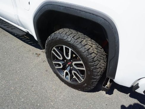 Used 2021 GMC Sierra 1500 AT4 w/ AT4 Value Package AWD/4WD image 11