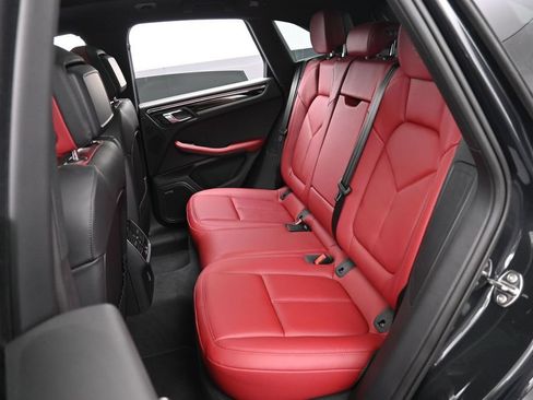 Certified 2026 Porsche Macan AWD/4WD image 24