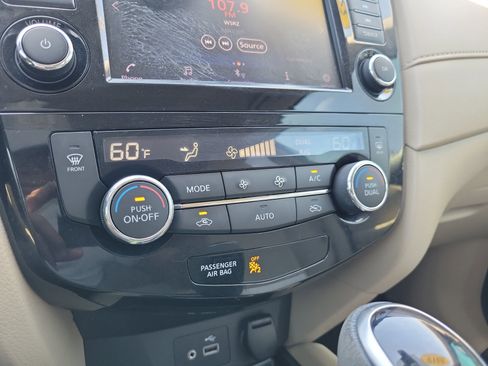Used 2019 Nissan Rogue SV FWD image 24