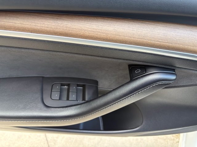 Used 2021 Tesla Model 3 Standard Range Plus RWD image 11