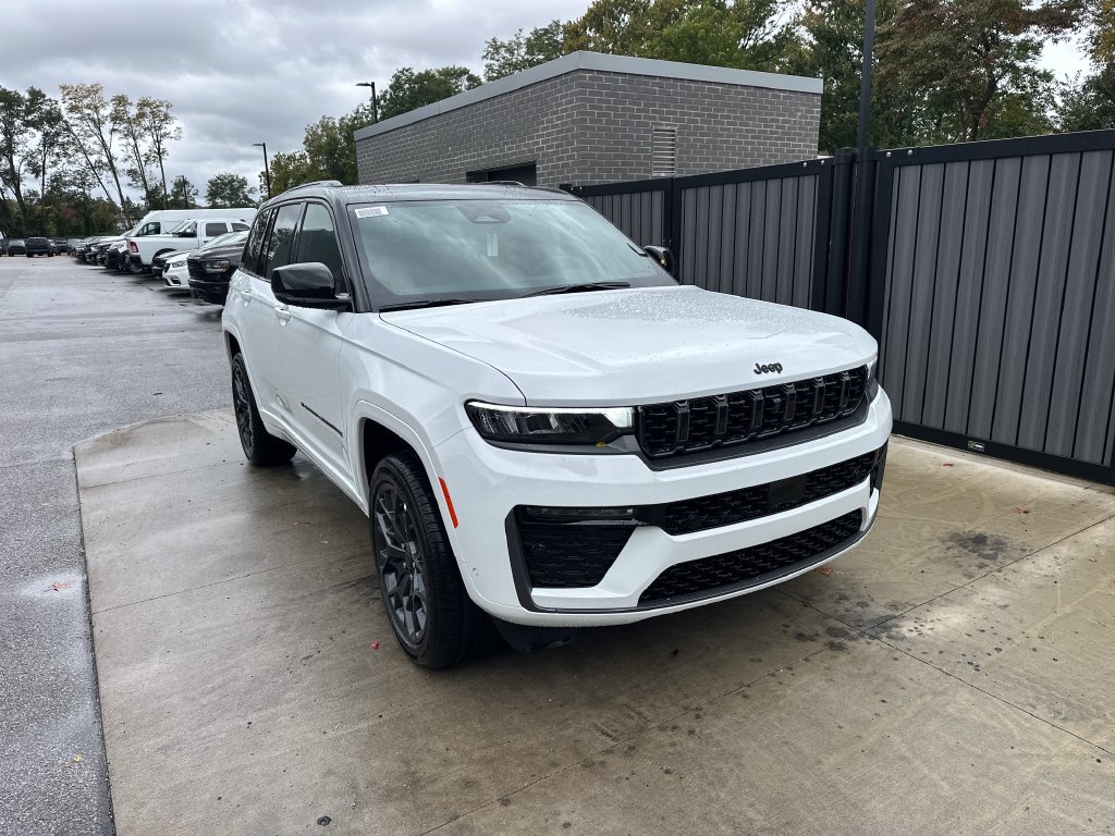New 2027 Jeep Grand Cherokee Summit AWD/4WD image 4