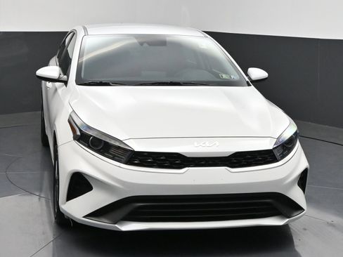 Used 2023 Kia Forte LXS FWD image 2