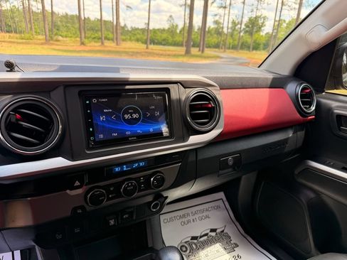 Used 2022 Toyota Tacoma SR5 w/ Technology Package RWD image 17