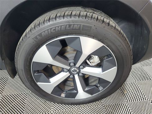 Certified 2026 Volvo XC40 B5 Plus AWD/4WD image 11