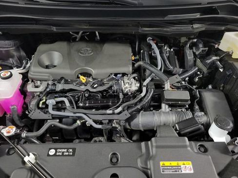 Used 2025 Toyota Sienna XLE FWD image 13