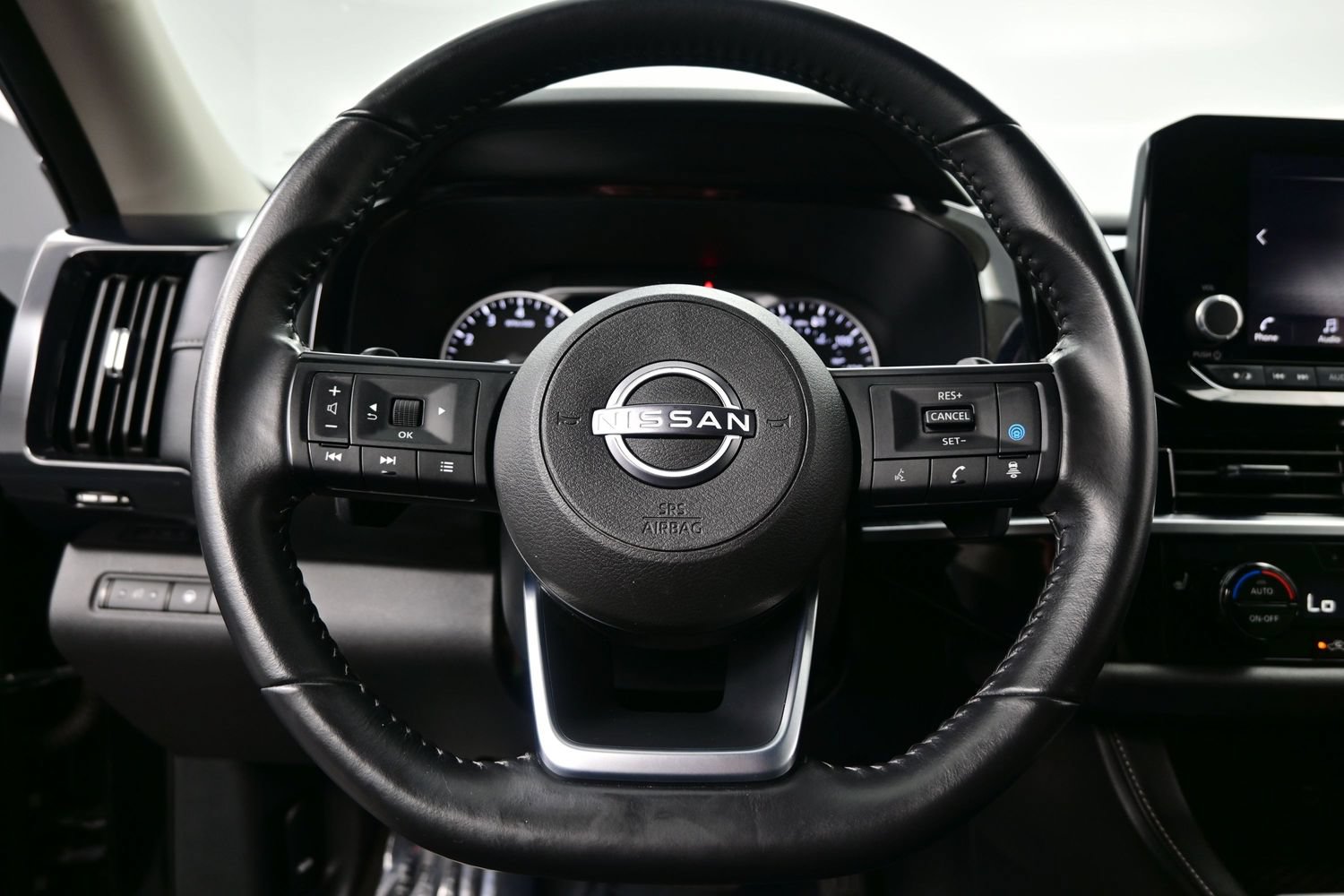 Used 2025 Nissan Pathfinder SV AWD/4WD image 26
