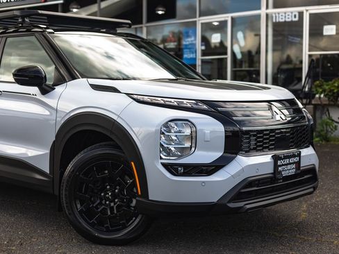 New 2026 Mitsubishi Outlander Trail Edition image 3