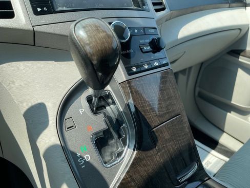 Used 2014 Toyota Venza LE FWD image 29